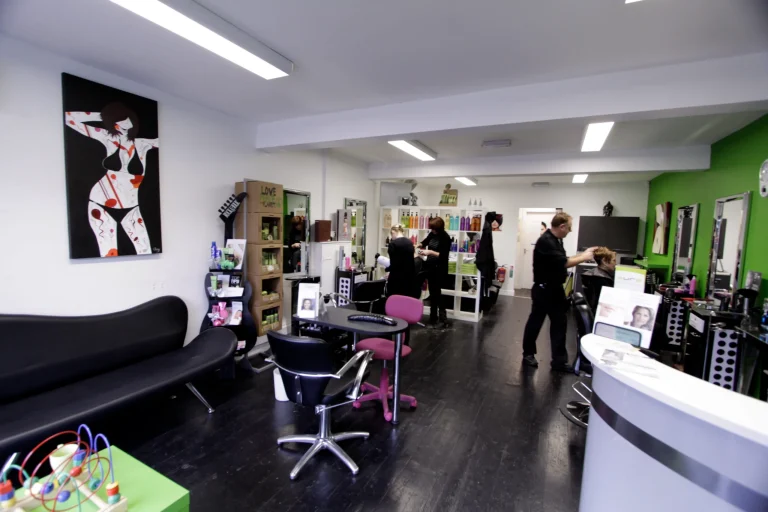 AURA-Beauty-Salon-4-scaled